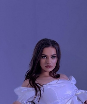 Полина